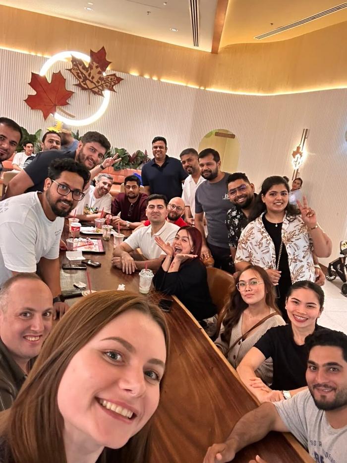 United Expats in UAE members at a restaurant dinner meetup